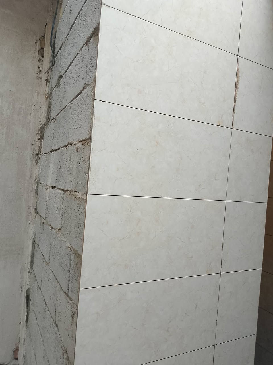 *وياكم الخلفة أبو فرح - بغداد*
*اختصاص: تطبيك سيراميك + لبخ + ترميم منازل*

*تبحث عن شغل مرتب لبيتك؟*

✓ حايطك يحتاج لبخ ناعم جديد؟  

✓ حمامك أو مطبخك يريد ترميم وتجديد؟  

✓ عندك رطوبة أو تشققات تريد تعالجها صح؟  

✓ تريد تطبّك سيراميك أو بورسلين شغل درجة اولى

*أنا حاضر وبخدمتك*

*نظامي يضمن حقك وراحتك:*

1. *اتفاق واضح*: نكتب بورقة تفاصيل الشغل والسعر ومدة التسليم.

2. *شغل بإيدي*: أتابع كل تفصيلة بنفسي من البداية للنهاية.

3. *دفع مريح*: الدفع يكون على مراحل الشغل، مو مقدم كله.

4. *تشوف شغلي*: عندي نماذج شغل سابقة ببغداد تكدر تشوفها.

5. *كشف مجاني*: أجي أشوف مكان الشغل وأنصحك بدون أي مقابل داخل بغداد.

*هدفي*: أسلمك بيتك نظيف ومرتب وتنام بيه مرتاح.

📞 *للتواصل والاستفسار***********X* - اتصال / واتساب

*منطقة العمل*: كل مناطق بغداد  

*نخدم أهلنا في بغداد، والمناطق المجاورة.

#الخلفة_أبو_فرح #ترميم_منازل_بغداد #تطبيك_سيراميك #لبخ_ناعم #شغل
