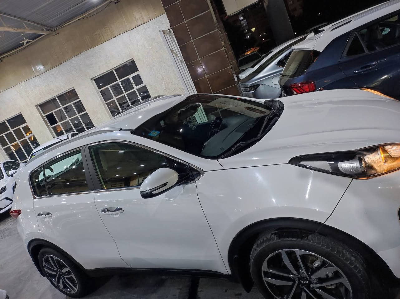 سبورتج خليجي ٢٠٢٠ دوليه 
رقم بغداد الدولي الجديد ماشيه ٩٠ الف حقيقي
مكفوله كفاله عامه صبغ تبديل  بارد
حساس امامي خلفي
تبريد قطعتين 
شاحن خلفي 
اشاير بالمري + شفط
كشنات جلد + مخمل
سياره جديده لوك استخدام جداً نظيف
ارقام و هزه و سنويه جديده
للاستفسار ***********
