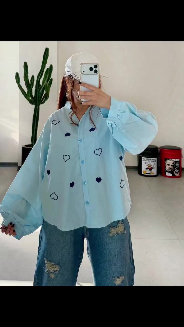 شيميز القلوب.. رقة وشياكة! ❤️✨
​✅ الخامة: كتان فرنسي فخم.
✅ المقاس: ون سايز (تلبيس مريح).
✅ السعر: 375ج فقط! 💸
​Cute Store | كيوت استور 🛍️
#ملابس_الموضة_الستايل_جميل 
#ملابس_بنات 
#ملابس_الموضه 
#كيوت_ستور


**إذا كنت صاحب هذا الإعلان وتريد حذفه لأي سبب، رجاءا أرسل رسالة إلى الدعم الفني**