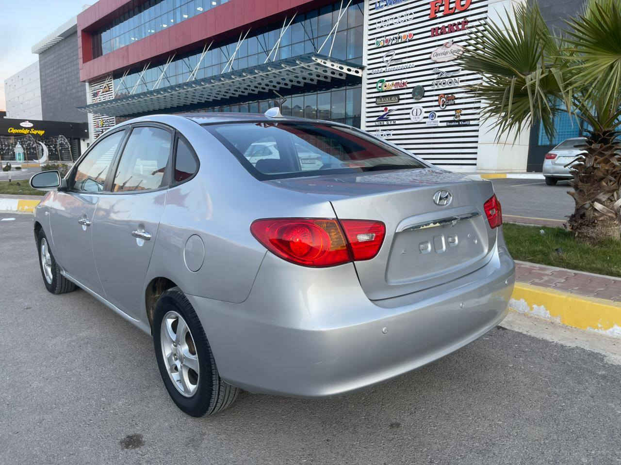 نمونەو پاکەتی لە2008
بەس سڵایت نیه چوار گێچە 
گشت گیانی بەشەرتە دینارێک نەقوستانی نیە 
کێی مشتەرییە بێتە مسجەوە یان 
ئاسیا 
***********
کۆڕەک ....

***********
