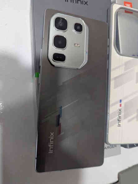 انفنكس نوت50برو مكفول ونضيف وتر بروف كامل غراض

 الذاكرة 256 رام12 

الشاشة اموليد144hz

البطارية 5200 الشحن 90w لاسلكي30w

جهاز نضيف مكفول مع باكيتة وشاحنتة الاصليات وكفرين للبيع فقط السعر245 الف مكاني بغداد العامرية للاتصال*********** بغداد
