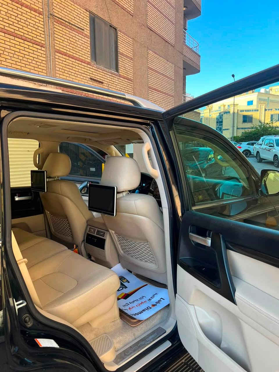 لاند كروز موديل 21 اسود مكفوله عدا الدعاميه جديده جدا سعره 540 ورقه شركه ساز *********** مكانه المنصور رقم اربيل
