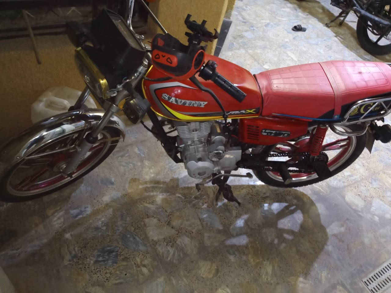 ايراني للبيع موديل 2021 نزول 2023
 اوراق كاملة 
 ومكينة ناعمه وما بيها دخان 
 نقص بس شخاطة سلف وغلاف زنجيل 
كلها شغالة ما بيها نقص 
السعر 500 بيها مجال قليل حك جيه 
مكاني بغداد الغزالية شارع ضغط ***********
