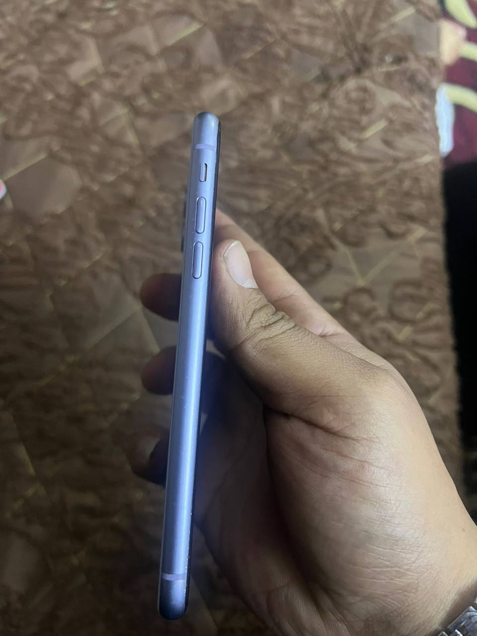 سلام عليكم.  ايفون 11عادي ذاكره128بطاريه 94لجهاز جديد بمعنئ لكلمه ماخذه ع ايدي  صارله سنه ونص من اخذته  ستعمال منزلي   سعر 330  رقم*********** مكان بغداد العامريه
