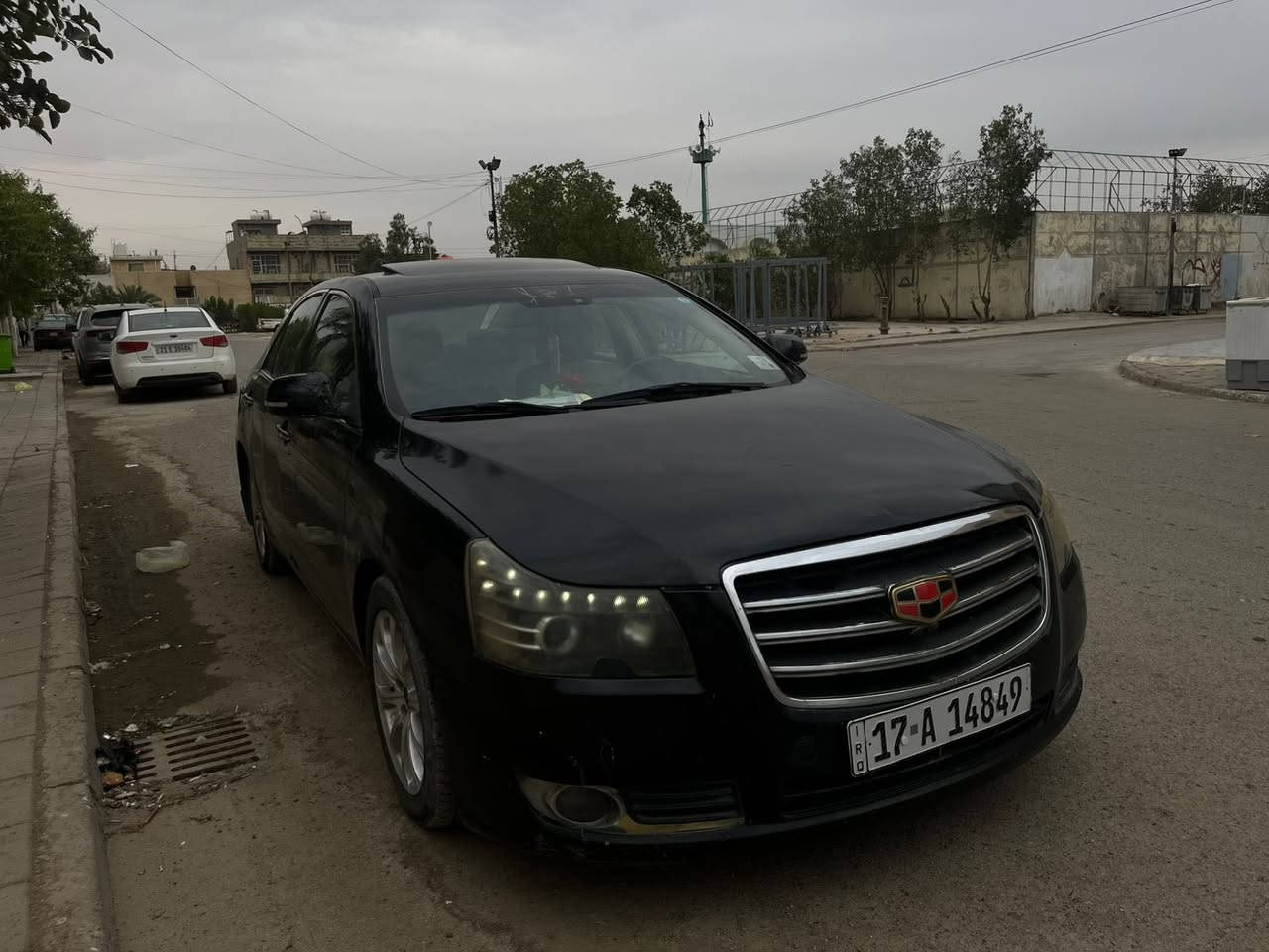 سلام عليكم للبيع ام كراند 2013 الحجم الكبير c8 كير ومكينه كامري بلادي كير ٦ نمر مكفولات رقم مثى مشروع وطني باسمي تحويل ثاني يوم ضربتها قطعه صندوق فقط الباقي مكفول لا تبديل ولا صبغ 
هلال الجامغ واطراف البيبان معمرات صدرها 50% 
مواصفاتها معروفه 
حساسات خلفيه 
شاشه مضخم صوت 
فتحه سقف اشاير مري 
مري شفط لايت عدسه 
برده خلفيه كشنات جلد 
نضام ABS تبريد قطعتين تبريدها ثلج كهربائيات كلها شغاله سياره جاهزه من كلشي مكاني بغداد المجمع السكني النفطي سعر ٥٧$ وبيها مجال 
***********
