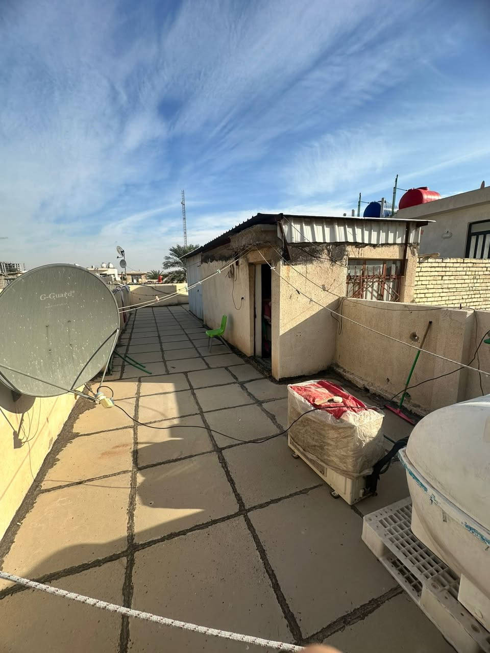 عقار للبيع
للبيع منزل في بغداد – حي الإعلام
📍 الموقع: بغداد / حي الإعلام – شارع البدالة، مدخل عيادة Dental City
📄 النوع الملكي: طابو صرف
📐 المساحة : 125 متر مربع
📏 الواجهة: 6.25 متر
📏 النزال: 20 متر
🛣 عرض الشارع: 12 متر

الطابق الأرضي:
كراج واسع بمدخلين
استقبال
مطبخ
هول داخلي
غرفة في نهاية المنزل
حمام داخلي مشترك
حمام خارجي

الطابق الثاني:
غرفتان نوم
حمام مشترك
هول بين الغرف
بيتونة واسعة
مخزن في السطح الخارجي

المواصفات:
السفوف كونكريت مسلح
ارضية جرانيت
 الدرج مرمر
الأبواب صاج داخلي
واجهة البيت حجر
السعر 295 مليون وبي مجال 

📞 لمزيد من المعلومات والاستفسار: ***********
