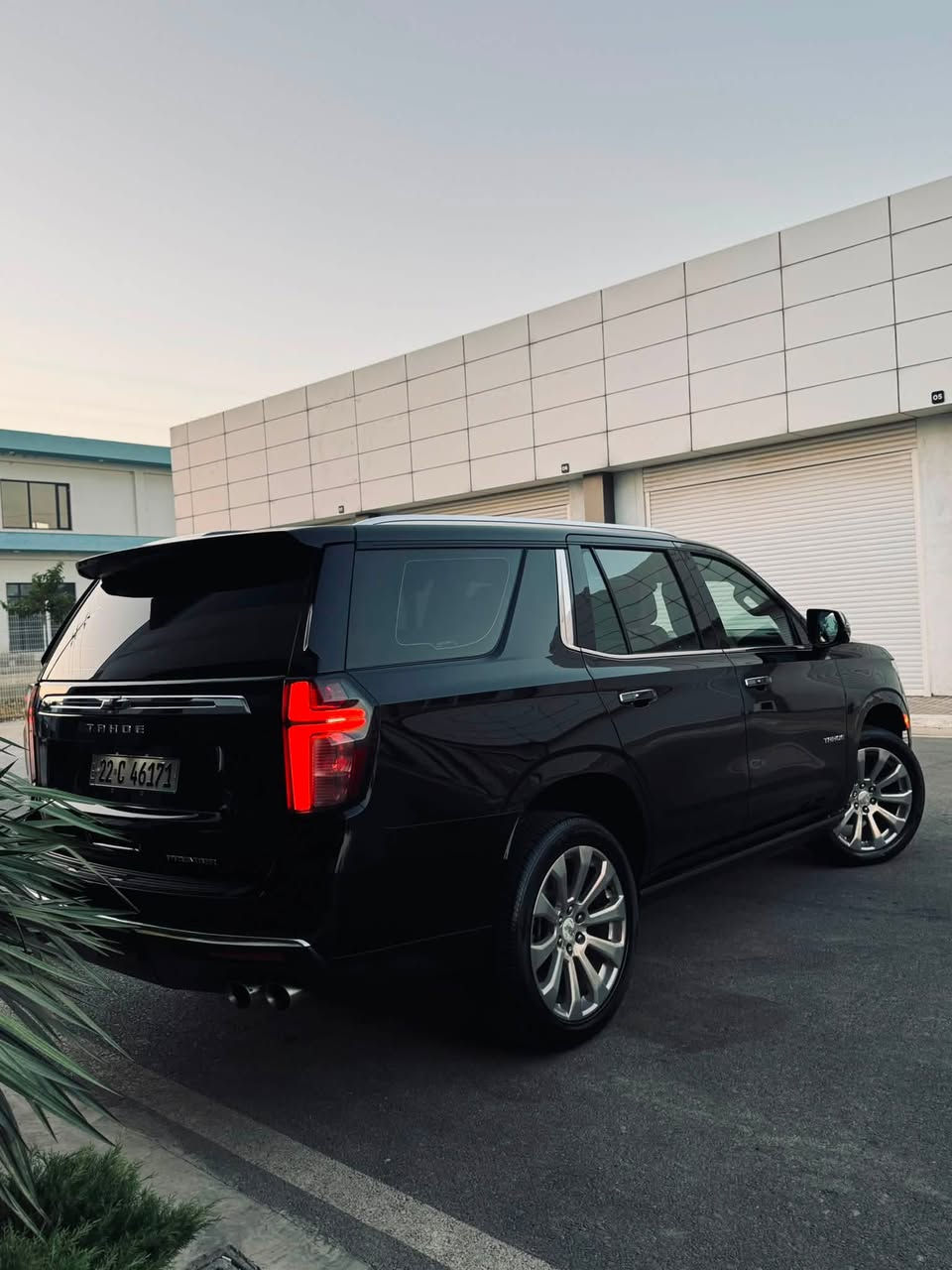 للبيع 🌹🌹🌹🌹🌹🌹🌹🇺🇸🇺🇸🇺🇸
‏Chevrolet Tahoe Premier
الصانع : شيفروليه
الفئة : تاهو🌹🌹🌹🌹🌹🌹🌹🌹🌹
الطراز : بريمير 
خليجي وكاله المنصور بضمان 
سنة الصنع :2021
الحالة : لايوجد صبغ
نوع ناقل السرعة:أوتو تيبترونك
عدد السلندرات : 8 سلندر
حجم المحرك : 5.3L
القدرة الحصانية : 355HP /360PS /265KW
نظام الدفع : 4WD
نوع المقاعد:جلد- كهربائي - تدفئة - تبريد
فتحة السقف : بانوراما
وسادات هوائية : 9
شاشة : 3
داتاشو كبير 
دواسات كهرباء 
5 كامرات 
جكات صعود ونزول 
قياس الإطارات ؛ 21 إنج

🌹🌹🌹🌹🇺🇸🇺🇸🇺🇸🇺🇸🇺🇸🇺🇸🇺🇸
مصابيح ؛ رأس متحرك - زينون - إضاءة LED السيارة 
( فول مواصفات للاخير البرايمر ) 

العنوان : سليمانية 

للاستفسار الاتصال 
***********
***********
السعر.  المطلوب 445ومجال بسيط
