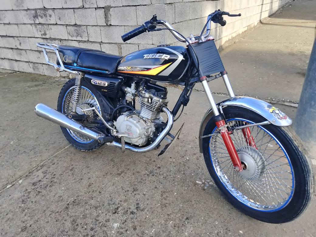 بە ناوی خوای گە ورە ماتور تایگه ر بو فروشتن مە کینە 125 گیرو مە کینە ی بە شه رت نرخ 180هه زار شوین قه لادزێ 
*********** بشدار, السليمانية
