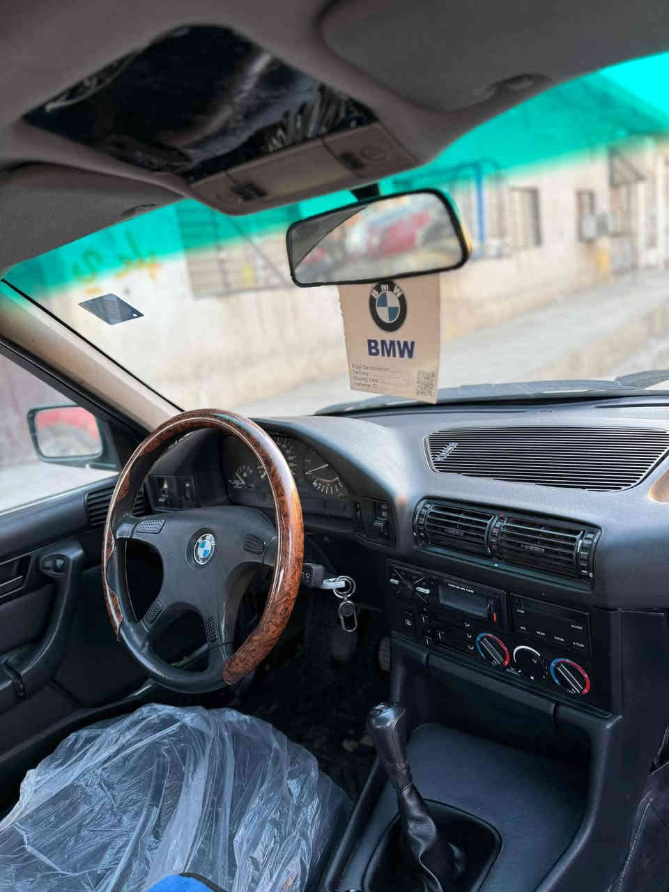 السلام عليكم
BMW موديل 92،     حجم 525  كبس عدله  أصل وفصل  كير عادي فول فول نشاط 
اسلايت 4جامات كهرب  بور استيرن سستم صوت
محرك وكير ابشرط  صدر أمامي وخلفي  جديد 
كهربائيات كلها شغاله وما ملعوب أي شي بيها وضع الشركه
السياره بدون أي حادث  صبغ عام للجماليه فقط
هزه وأرقام وسنويه جديد سنويه لي 29 
كابون ما امسجله خلاص    شرط الوكاله والتحويل
اترايك وين ما يعجبك  السياره ما بيها أي نقص  
السعر 60    وبيها مجال قليل
الاستفسار    ***********    مكان السياره موصل
