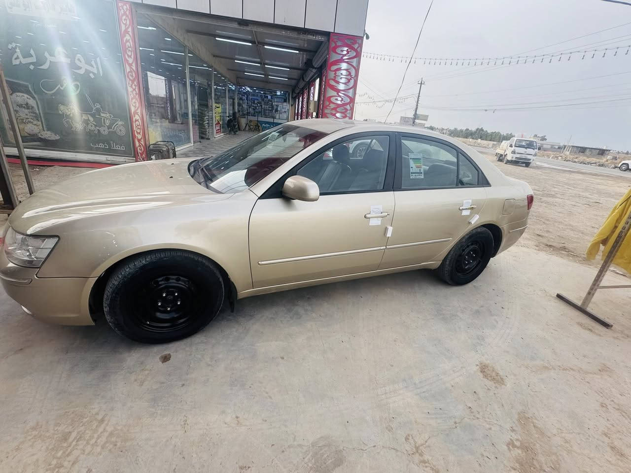 للبيع سوناتا خليجي
موديل 2009
 رقم بغداد بسمي تحويل
السياره بيه صبغ حزام فقط شرط الفحص
سياره جانت جارده لا تكم ولا قماره كقاله عامه
سنويه 2029
محرك 2400 دوش المرغوب 
شرط المكينه بالكارتون كير كفاله 
سياره حداديه بالجيس تخم تاير تبريد ثلج
سياره متعوب عليه وخير من اله مال طريق بعيد 
ما تصرف عليه درهم
دوشمه كله جلد مشتغله على ايدي 
السعر 98. 
مكاني بغداد جسر ديالى قرب الكليه العسكريه
***********
***********
ابو حوراء
