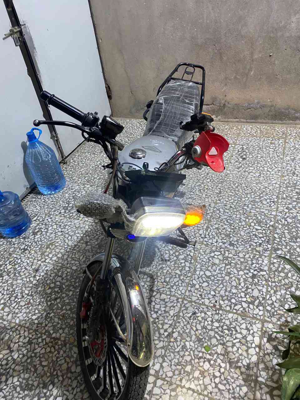 سلام عليكم
دراجه ايراني مديل2025دراجه كامله مكمله مكينه خير من الله ممدود عليها اسبانه دراجه مال شغل وياها غراض صندوك جفوق ستان موبايل 
الاستفتار ***********
