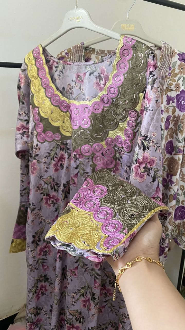 مخاور كويتي جديد قماشهن حرير هندي وكلهن شغل يدوي سعر القطعه 25 متوفر توصيل داخل سماوه


**إذا كنت صاحب هذا الإعلان وتريد حذفه لأي سبب، رجاءا أرسل رسالة إلى الدعم الفني**