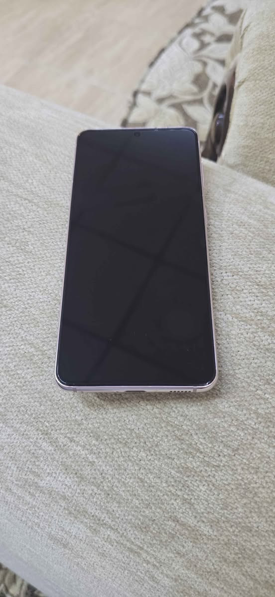 📱 للبيع: Samsung Galaxy S21 5G (بحالة الوكالة)
​الذاكرة والتخزين: 128 جيجابايت.
​اللون: ليلكي مميز وأنيق (Phantom Violet).
​حالة الجهاز: نظيف جداً وأخو الجديد، مو مفكوك ولا مصلح نهائياً (على الفحص الكامل).
​الميزات: شاشة Dynamic AMOLED 2X خرافية بتردد 120Hz، كاميرات احترافية، وأداء صاروخي
سعر 300الف وفي سكرة.
​التواصل: للجادين فقط، يرجى التواصل على الخاص أو عبر الواتساب على الرقم: *********** أربيل, العراق
