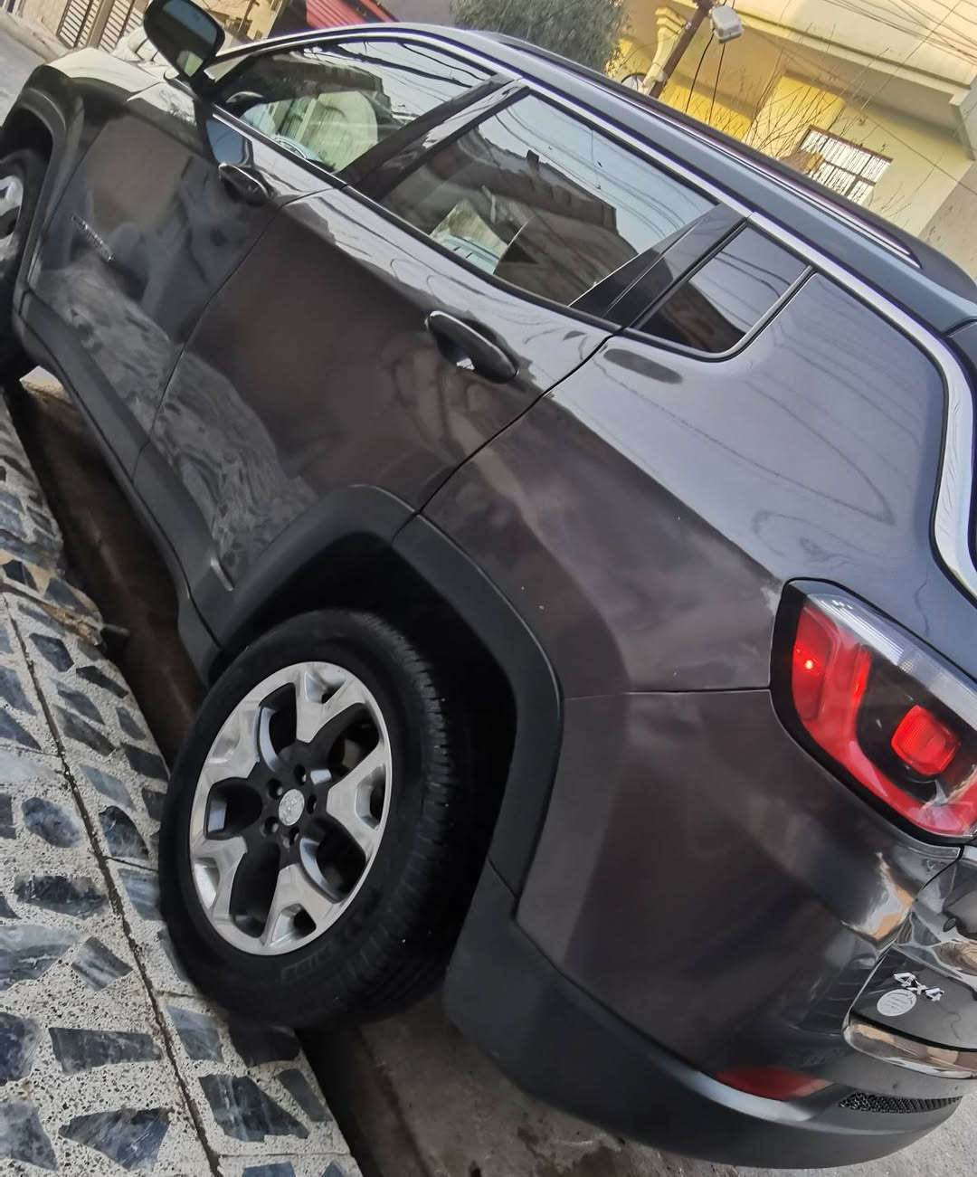 نوع المركبة : جيب كومباس
الموديل : 2018
عداد المسافة : 68900mi حقيقي 
الضرر : قلم بالبنيد فقط من امريكا وبالعراق بيها قلم بسيط بباب السائق والخلفه وكارت بجاملغ الخلف بدون صبغ ولا تبديل حتى الدعاميات كله مكفول.
المواصفات :
السيارة بجم كامل زنون ❤️
سقف اسود بانوراما بلاد 🩷
كشنات جلد وكشنات وستيرن تدفئة 🧡
شاشة كبيرة 💛
السيارة كير ومحرك وكهربائيات كله بشرط ممفتوح برغي بيهم ومنظومة بانزين وصدر أمامي وبطاريات وتخم تاير جديد
الموقع : الموصل موصل, نينوى


**إذا كنت صاحب هذا الإعلان وتريد حذفه لأي سبب، رجاءا أرسل رسالة إلى الدعم الفني**