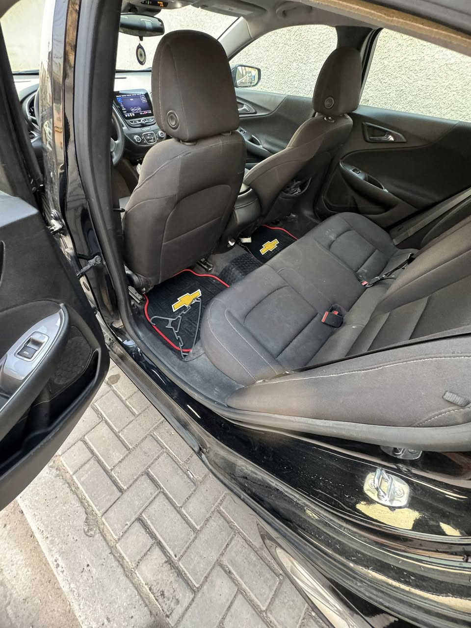 سلام عليكم
ماليبو 23
تحكمات ستيرن كامل 
مثبت سرعه
تحديد مسار  
هند بريك كهربائي
تبريد قطعه وحده
مانع انزلاق
اشاره بالمرايه 
مكينه 1:5T 
السياره ماشيه 66 الف كيلو 
صور حادثها موجود واكو طخه بسيطه بالبنيد  فوك القفل 
سعرها 125$ وبيها مجال
***********
اتصال او واتساب
