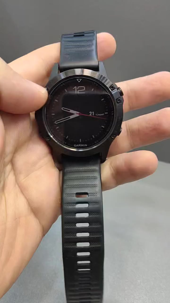 garmin fenix 5
نضافة 100 💯 
حجم 47 mm 
شحن 12 يوم + كيبل شحن أصلي 
للاستفسار ***********
