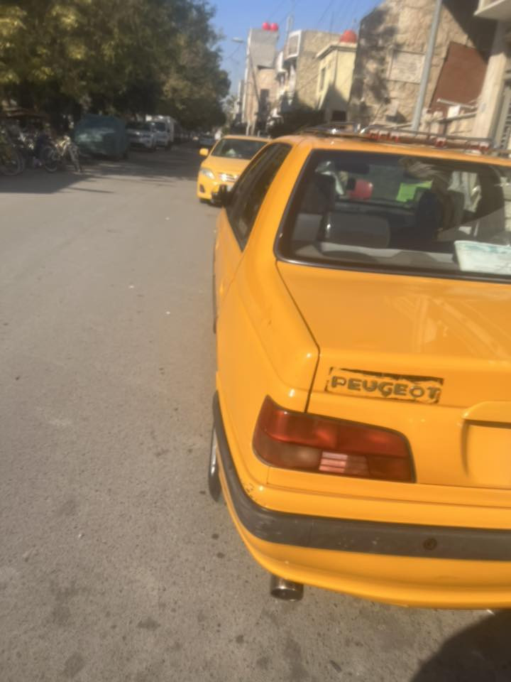 سلام عليكم بيجو بارص 2018
سياره ما بيه اي نقص 
هيئه مصفره 
محرك 1800 
تبريد ثلج  
كشنات عل وضع الشركه 
تايرات تخم جديد 
ستفسار عل ‭0770 898 8763‬
