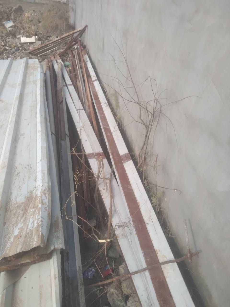 اسلام عليكم يوجه لدينا جينكو نضيف للبيع مع حديد شخاط للبيع ***********
