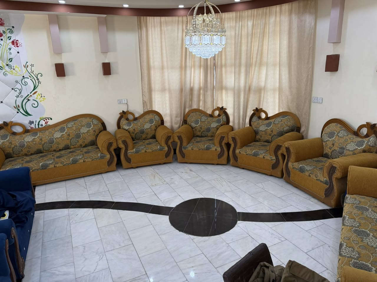 تخم قنفات ١٠ مقعد جديد جدا نظافة ١٠٠٪؜ اصلي سعر ٤٥٠  ***********
