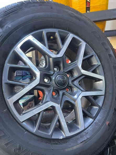 السلام عليكم ويلات اصليه حجم 18 جيب رانكلر خمس قطع
***********
