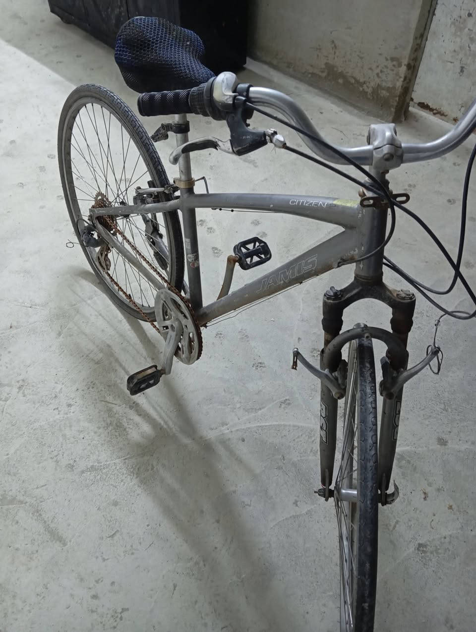 السلام عليكم بايسكل للبيع يعوزو وياله و عيار الكير والبايسكل كلو كدام العين بس يعوزو وياله و السعر 35 و بي مجال حك جيتك و الموشراي رجاء لا يعلق و لايدوخني التواصل عل رقم غير متواجد عل فيس *********** الموشراي رجاء لا يعلق
