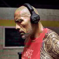 JBL Train • مضادة للعرق • بطارية ١٦ ساعة