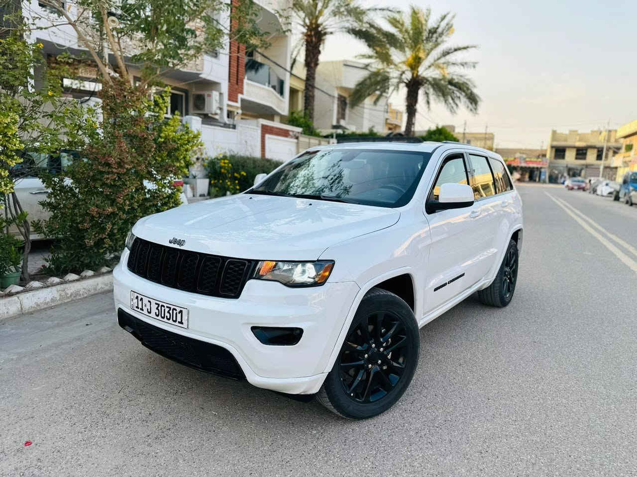 السلام عليكم
جيب ٢٠٢٠ بلاك توب 
فول واحد عل واحد 
رقم بغداد مميز وبأسمي 
ماشيه 70الف 
فتحه سقف 
بصمه 
رادار
شاشه كبيره وكامير خلفيه 
جنطه كهرباء 
تشغيل عن بعد
توقف ذاتي  
كشنات جلد وكهرباء وتدفئه 
وباقي الموصفات المعروفه 
السياره نضيفه وجاهزه 
بيه صبغ جاملغ وبنبد وباب رش 
السعر ٢٠٥ وبيه مجال 
الاستفسار ***********
