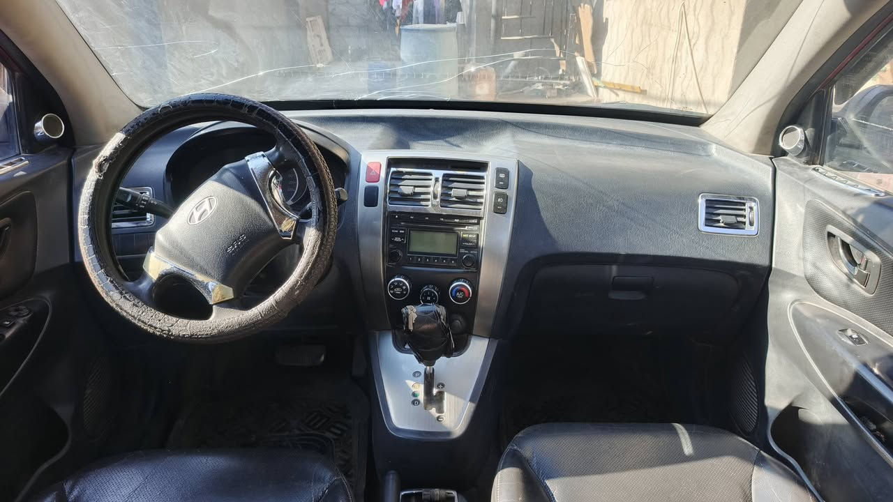 توسان ٢٠٠٩ محرك ٢٠٠٠
رقم بغداد 
كشر مثل ما موضح بالصور
السيارة باسمنا 
السعر ١١٠
للاستفسار ***********
