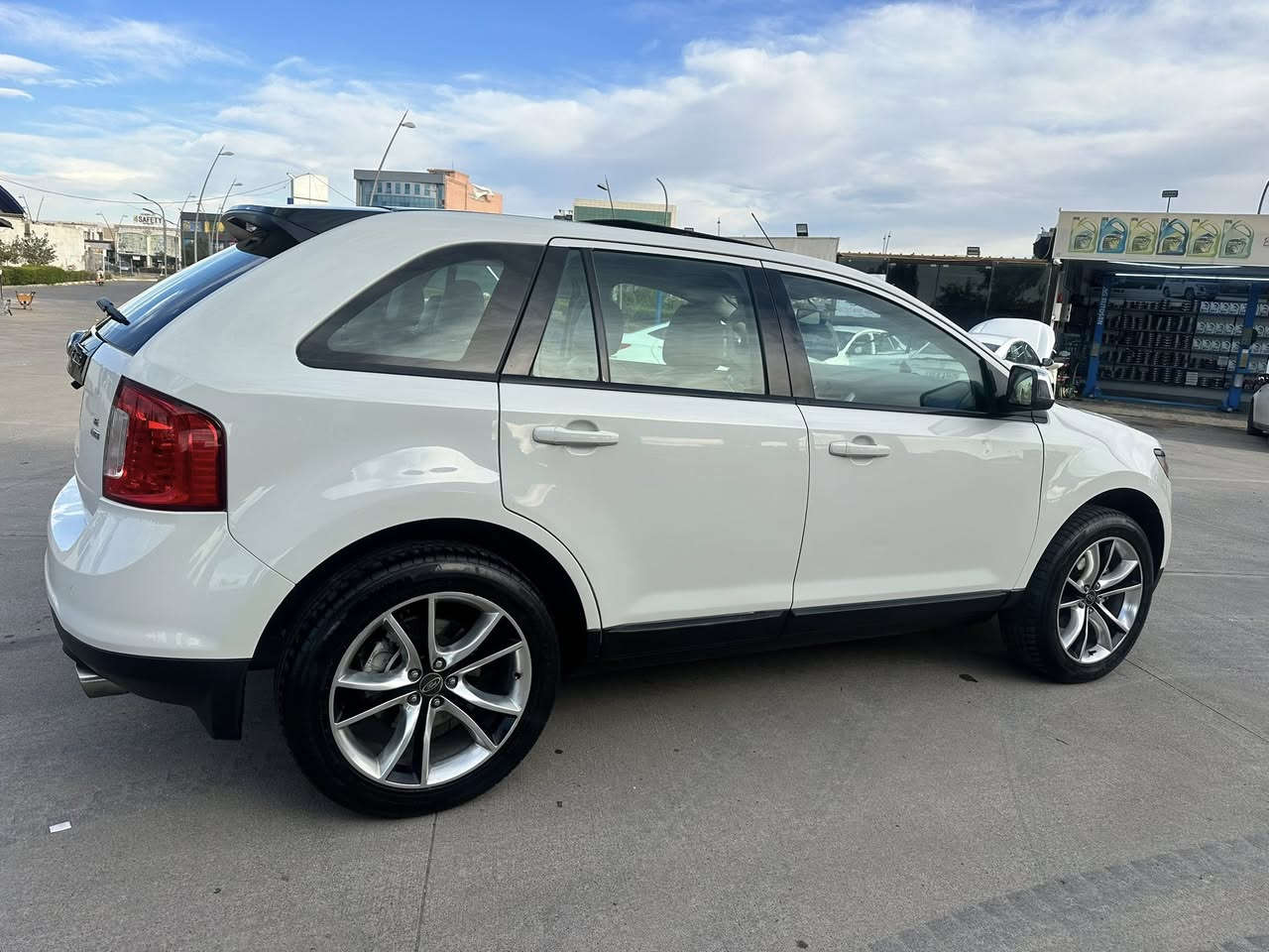 السلام عليكم
للبيع فورد ايدج 2013 فول مواصفات بانوراما شاشة سوني كشنات جلد وهيتر كامره وحساسات وباقي المواصفات معروفة السيارة كلش نظيفة بيها قطعتين صبغ بدون دواخل سعر السيارة 128 مكانها اربيل ***********
