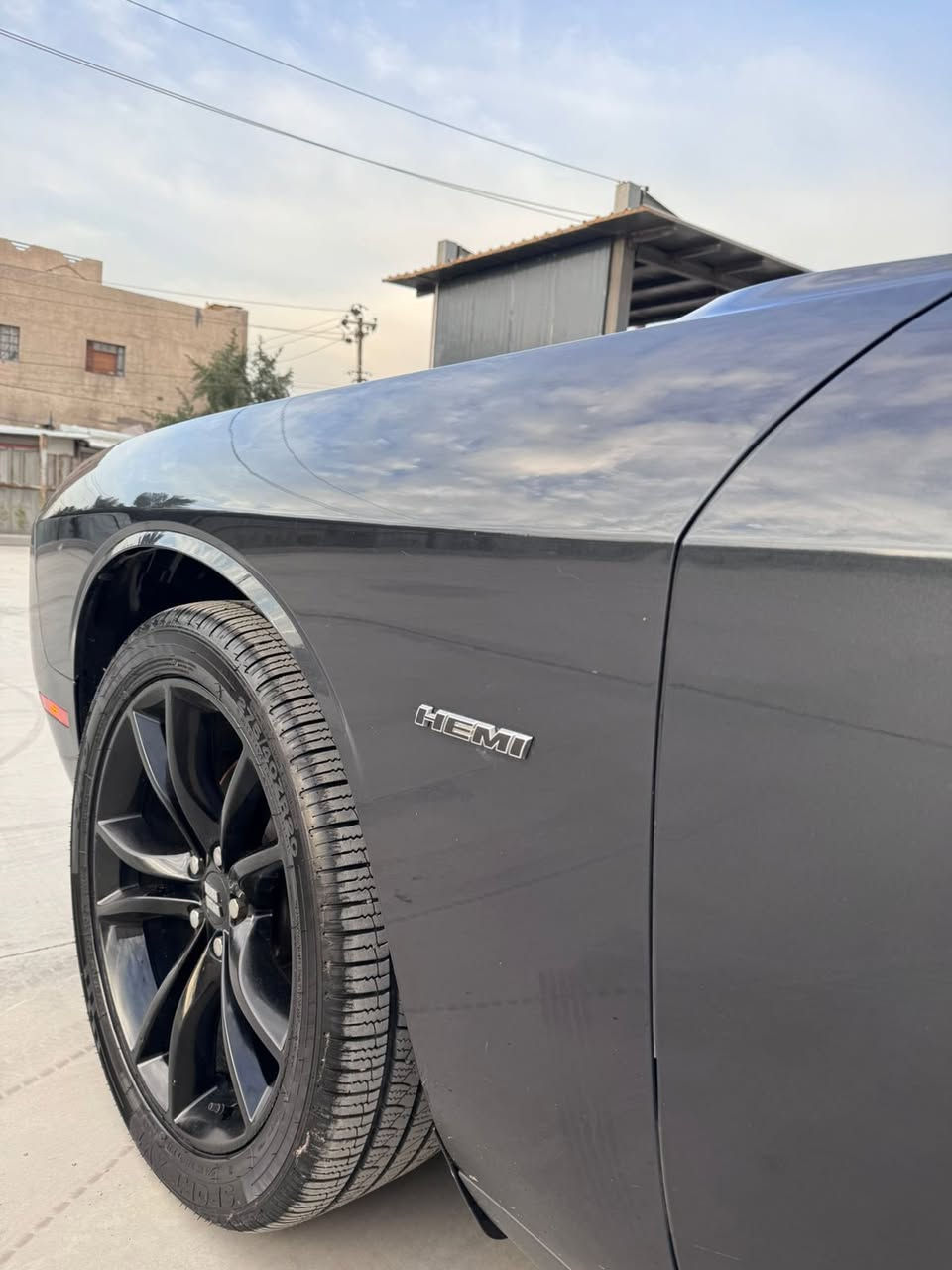 يا الله
الي يدور جديدة 
***********
جالنجر 2018  
RT 5700
ماشية 65 الف 
سيارة كارتون 
بيها فقط مكانين بارد 
شاشة جبيرة كامرا 
حساس ويل 20 اصلي
سيارة سوبر تراك  
كشن كهرباء تشغيل عن بعد 
سيارة بدووون صبغ بدون ايرباك جديدة
سعر 166$ بيها مجال قليل 
مكان سيارة بغداد السيدية 
صور الحادث ورقم شاصي بالمنشور
