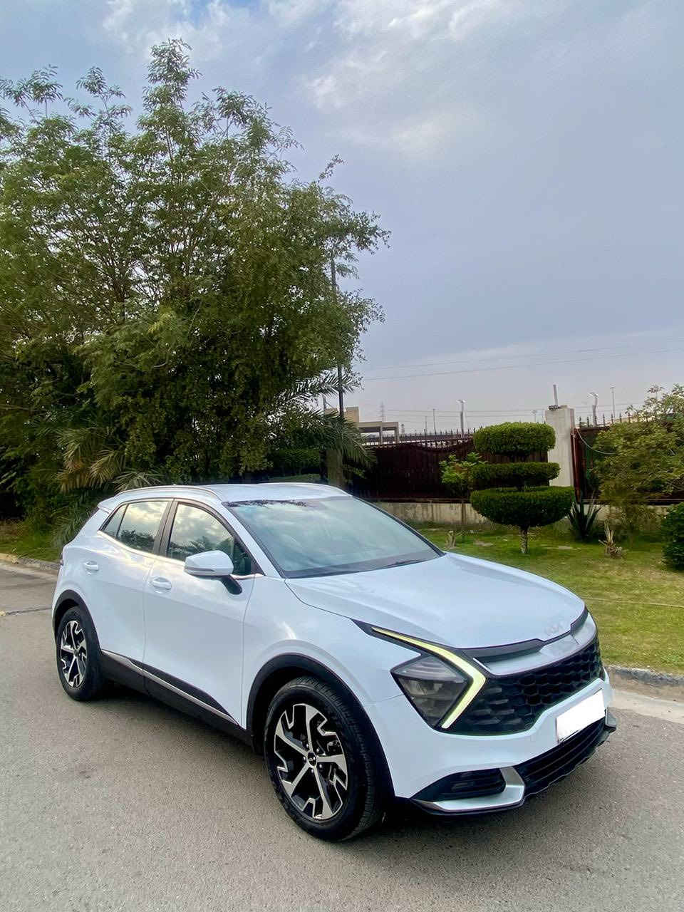 السلام عليكم
سبورتج  ٢٠٢٢  خليجي رقم اربيل الجديد تحويل او وكاله 
السياره كامله انشاء الله مابيها اي نقص مكينه كير صدر  مكفول 
السياره مكفوله بدون صبغ  بدون تبديل
مواصفات السياره
داخل اوف وايت
شفتات ستيرن
حساس خلفي
مري شفط+اشاير+ رادار تحذير
تشغيل عن بعد
كامره
دخول ذكي + ترحيب عند الاقتراب
هاند بريك دكمه
مكان السياره بغداد حي الجامعة 
للاستفسار:***********
