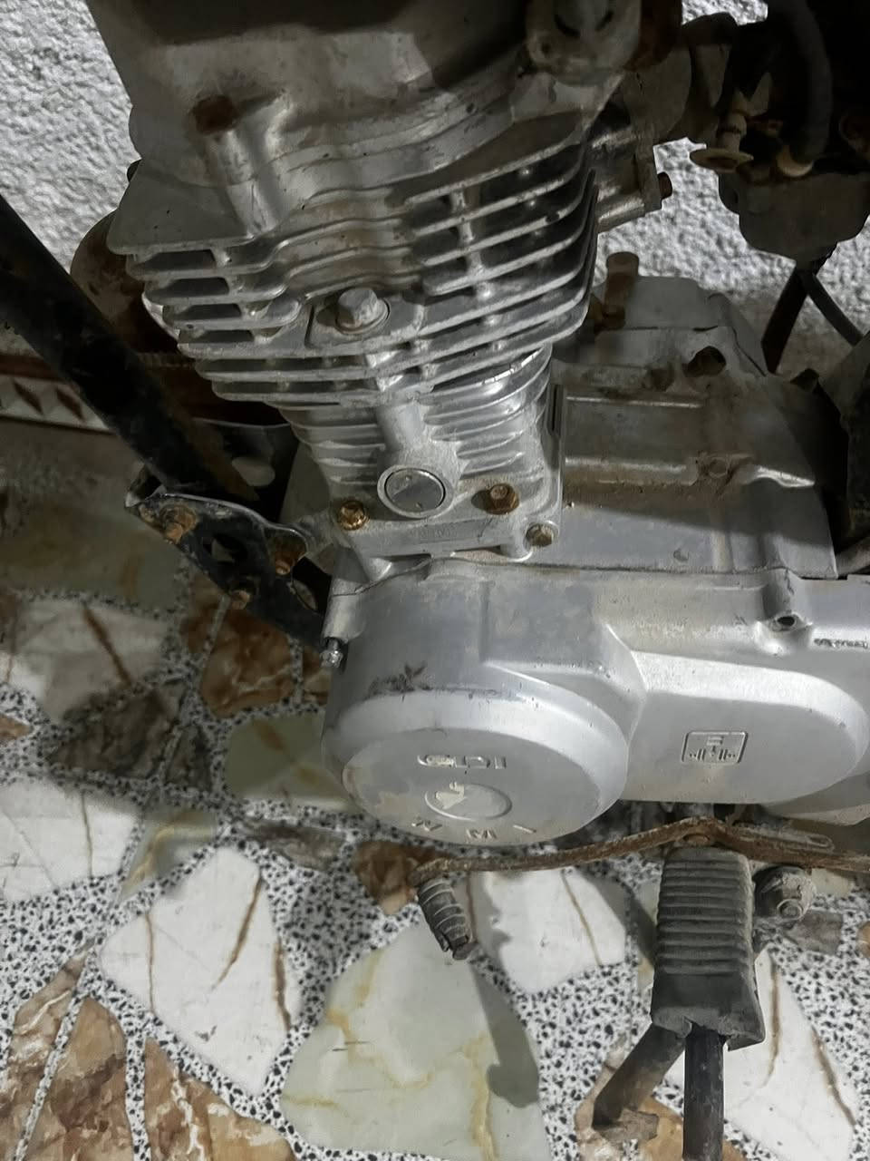 سلام عليكم ايراني للبيع ادوات محرك نضيف نامه شلامجه رايدها ب ١٩٠ وبيها مجال قليل مكانيً بصره الجزائر لتواصل ***********
