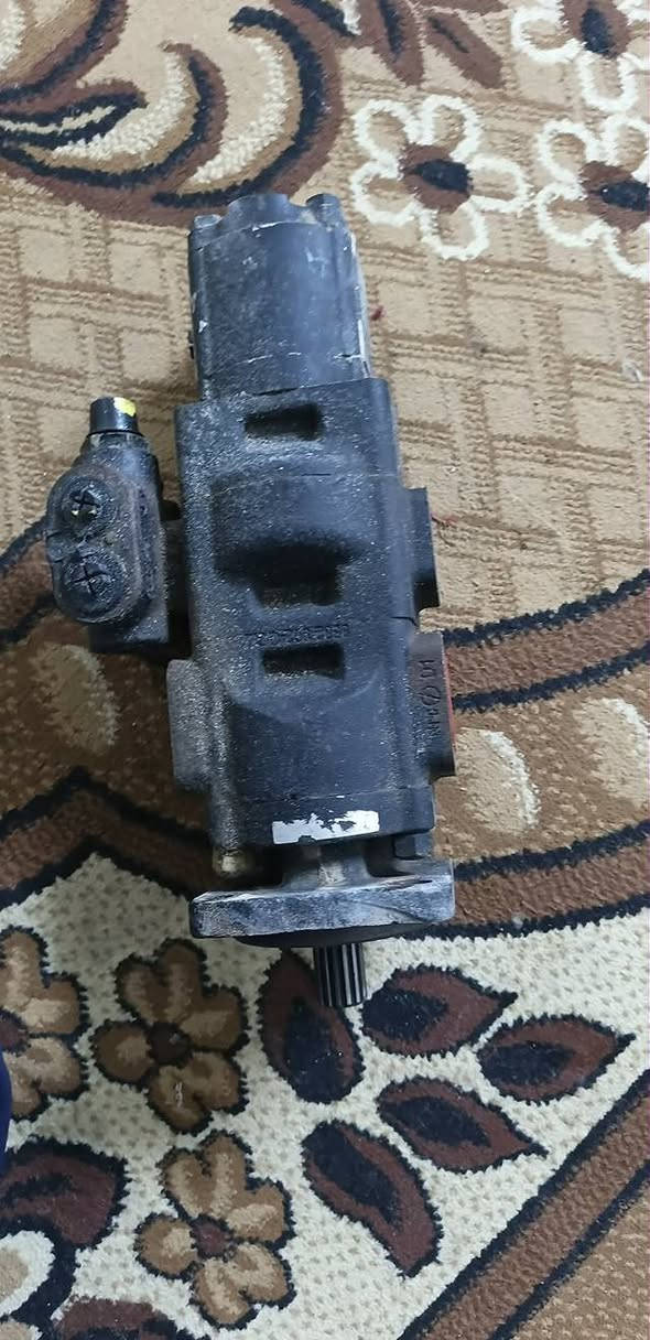 للبيع مضخه أصلي مال رافعة شوكية سلايت 14متر بل شرط وياه تخم تيرات  ال عدد 4وياه الوياله ستفسار ***********
