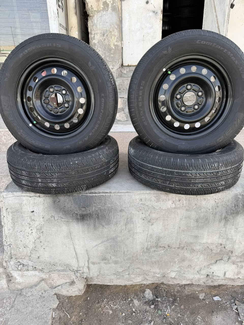 رنكات وتايرات حجم 15  بيع او مراوس *********** بصره قرب جامع الكواز
