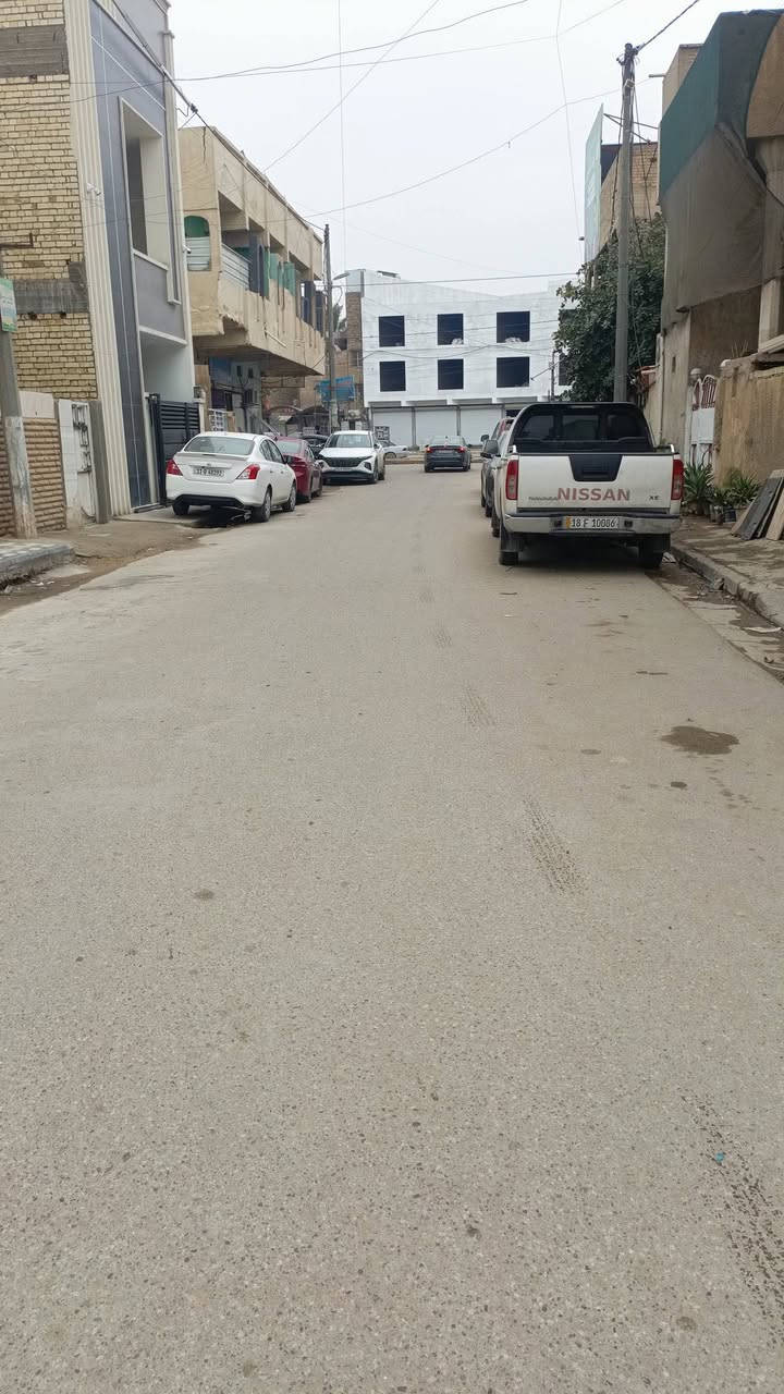 للبيع... 
مشتملات جديد تسليم مفتاح عدد ٤ بمساحة ٧٥ متر طابقين كل مشتمل يحتوي على طرمة وخدمات خارجية وصالة وحولي مطبخ وغرفة نوم  وخدمات والطابق الثاني غرفتين نوم وخدمات ايضا 
الموقع دولعي ٤٣٢ قرب الشارع الرئيسي المؤدي للكاظمية .. اي استفسار اخر على الخاص او الاتصال على الرقم *********** واتساب 
(يوجد فديو للمشتملات)
