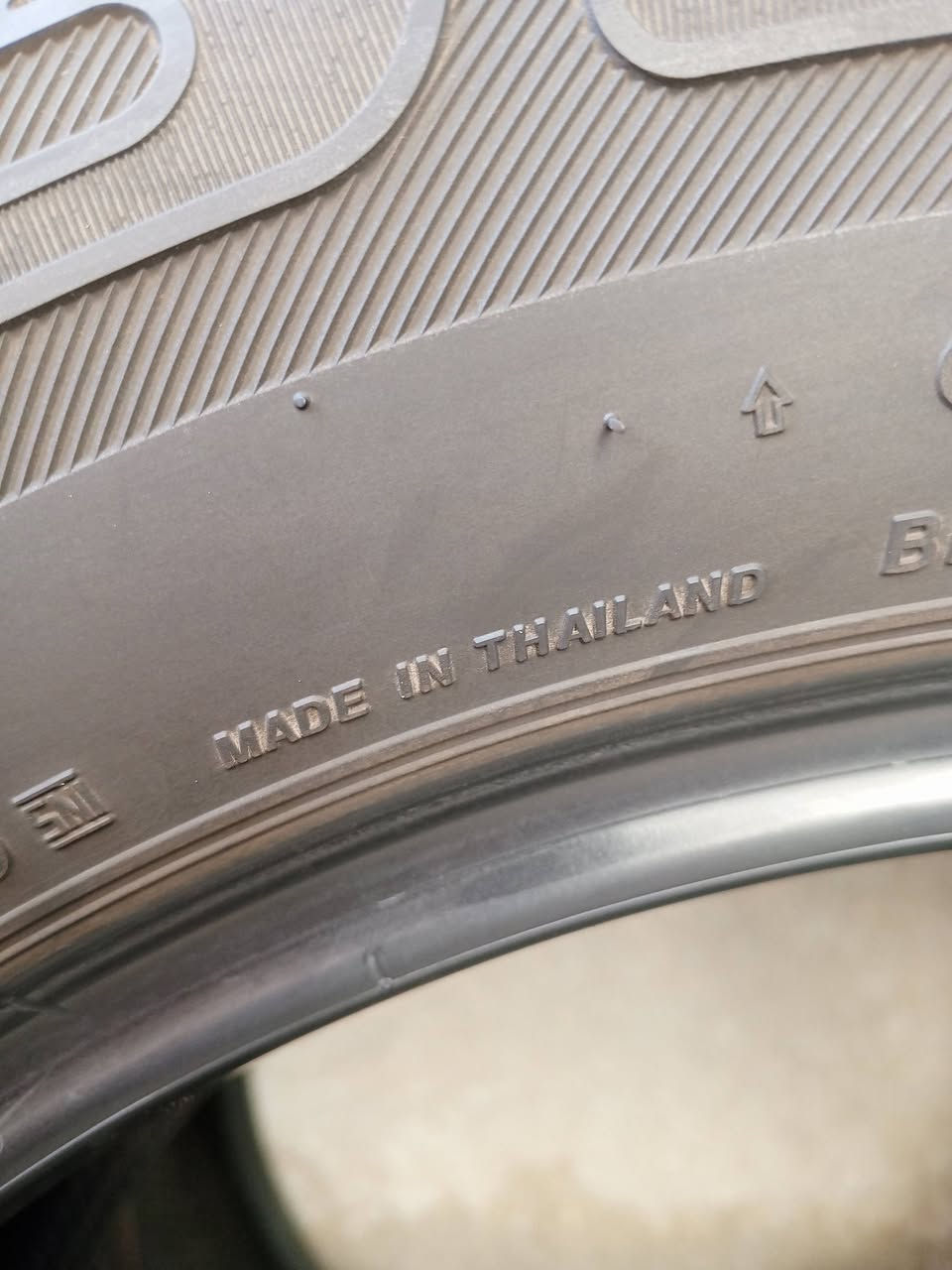 السلام عليكم تخم تاير حجم ١٧ نص عمر نضيف اوعالفحص انتاج ٢٤ مكاني بغداد ***********
