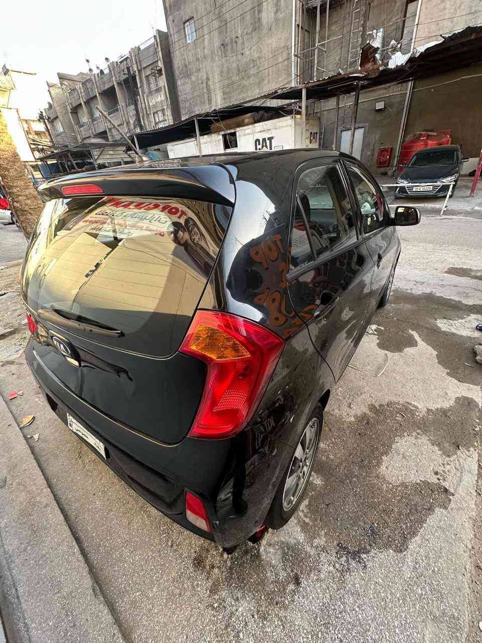 كيا بيكانتو 2016 لون اسود وارد خليجي ماشية 52 الف كيلو
رقم بغداد
بيها طخة بالصندوك وطخة بالجاملغ الخلفي الي وره السايق

السعر 90 وبي مجال بسيط

مكاني بغداد الدورة شارع ابو طيارة
***********
***********
