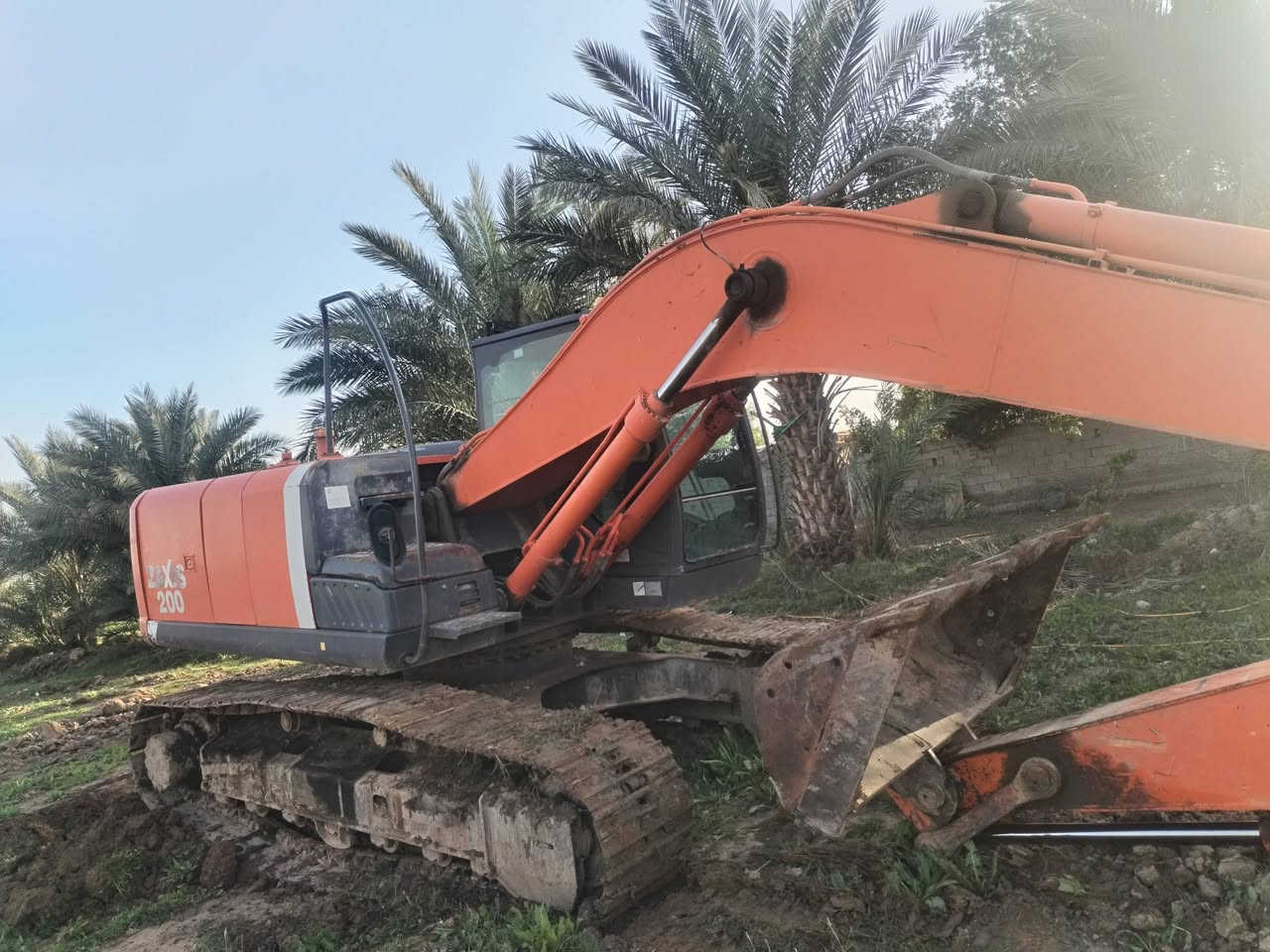 زت اثري للبيع موديل ٢٠١٠ رقم بصره حجم ٢٠٠ جاهزه سعره ٣٢٥ وبيه مجال  اذا مراوس بسياره عادي مكان بابل النيل *********** //

