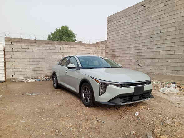 سلام عليكم K4 موديل  ax2025  الون اخضر حادثها كما اموضح بل صور امبدل بيها بنيد وجوملغ بدون شواصي داخل ابيض السياره جاهزة كاملة علا اخر حبايه   المكان بغداد رقم الهاتف ***********
