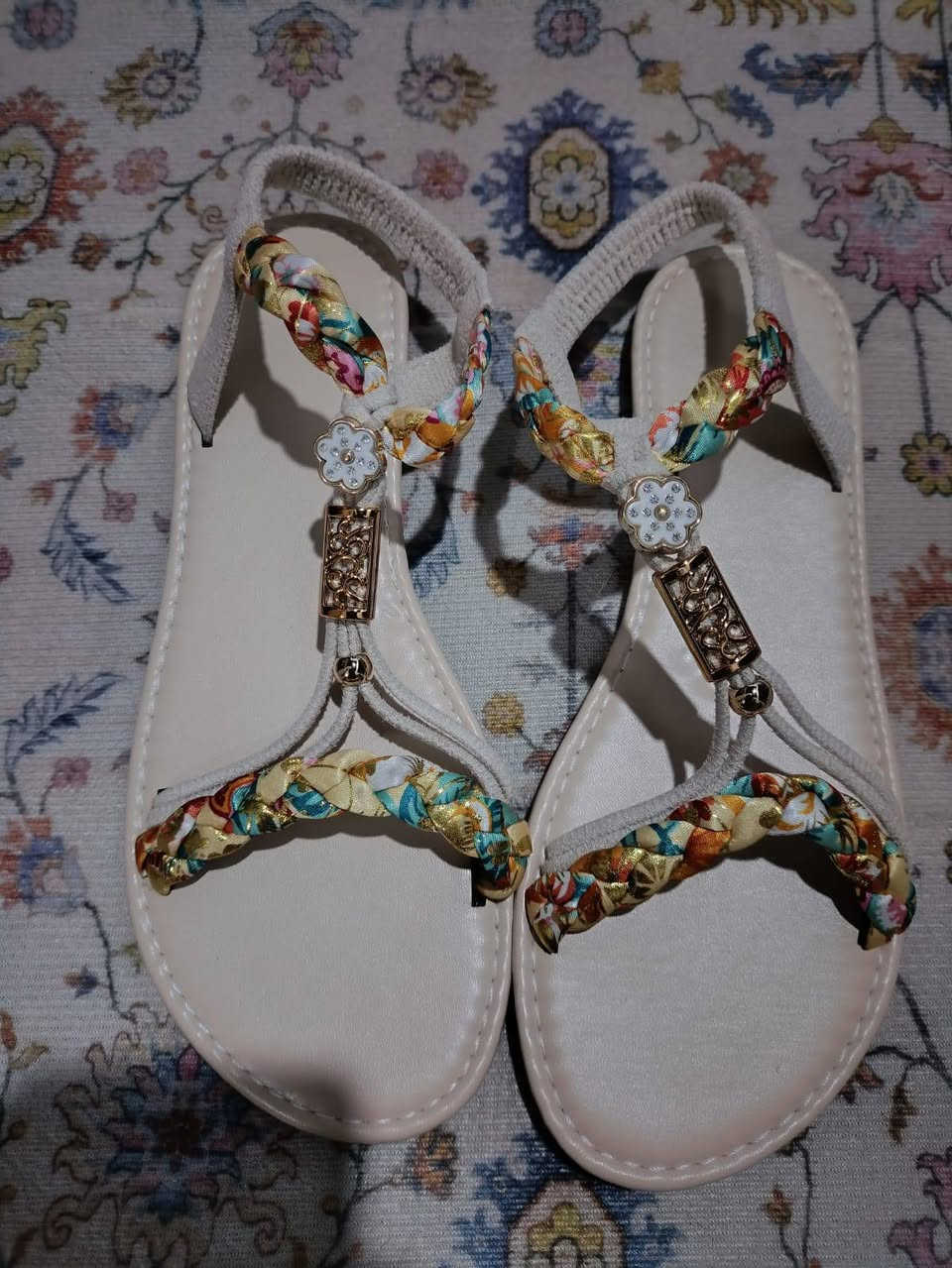 السلام عليكم احذيه شي ان عنوان المحل ابي غرق السوك مقابل مجمع الحسين الطبي مجاور  ابو الالبان فرع المخبز الاتصال *********** اهلا وسهلا يوجد توصيل
