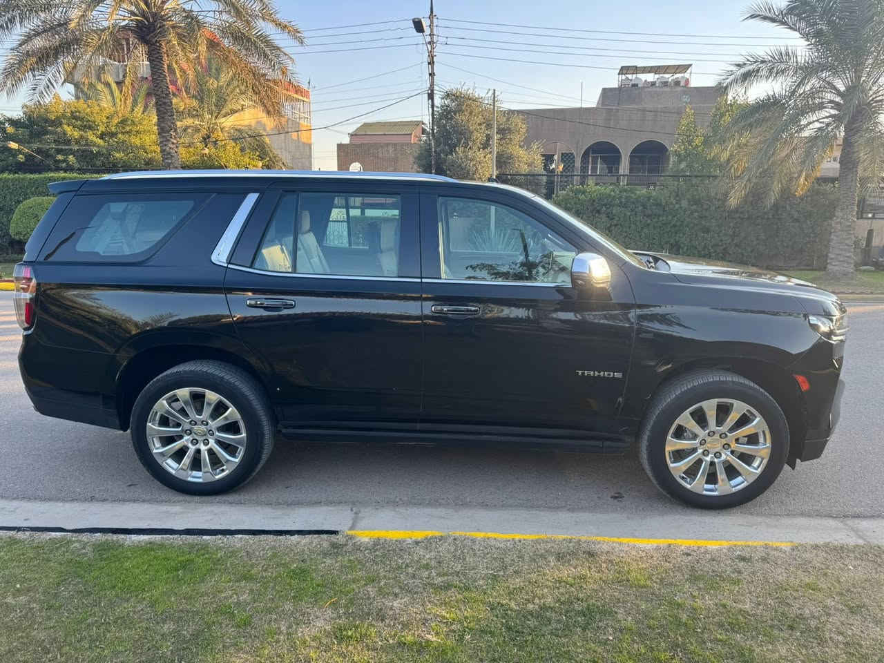 للبيع — Chevrolet Tahoe Premier 2022
🔹 اللون: (اسود)

🔹 الموديل: 2022

🔹 الفئة: Premier (أعلى فئة) وكاله المنصور 

🔹 المحرك: V8 5.3 لتر

🔹 القير: أتوماتيك 10 سرعات

🔹 الدفع: (RWD/4WD)

🔹 كيلومترات: (أكتب الكيلومترات)

🔹 حالة السيارة: ممتازة — بدون حوادث — نظيفة جداً

🔹 الصيانة دورية بوكالة

✨ تركيب PPF كامل حماية طلاء (Full Wrap)

🛡️ حماية ضد الخدوش والأحجار والأشعة

🛡️ حماية النقاط الحساسة بالكامل

🛡️ فيلم عالي الجودة + ضمان (١٠ سنوات )

📍 السيارة متوفرة مطار بغداد الدولي )

💰 السعر المطلوب: ($٥٣ الف )

📞 للتواصل: (***********)
