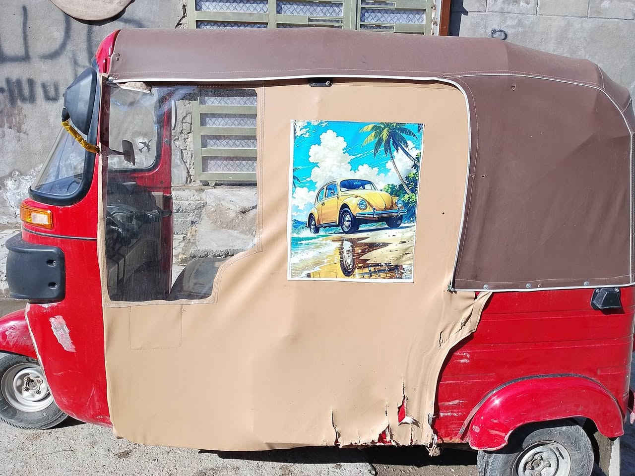 تكتك 2018جاهزه كبل للشارع بيهه صبغ جماليه محرك بلايلؤن لانقيص ولا تبخير ولابكن كهرباء اتهه كلهه شغاله كلاحات وعينه  جدد شركه مابيهه ابد خياس السعر 3800كماليه شارع الاصفر قرب مجمع دار السلام ***********
