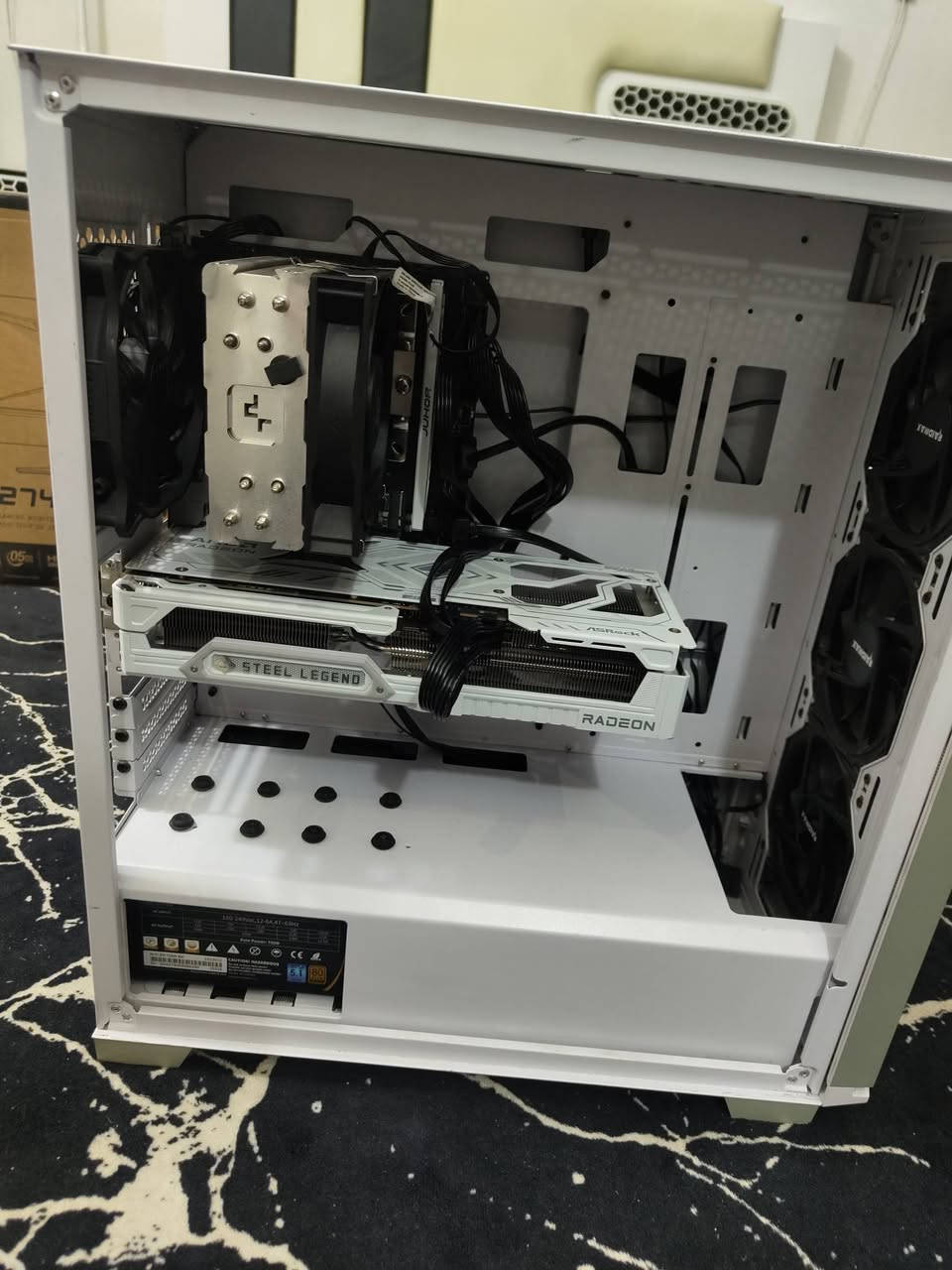 ابيض اخو الجديد rx 9070xt asrock 
Cpu: r5 7500f tray
نفس ال7600 بس بدون كرت داخلي 
مبرد ag400
M.b b650 night devil new
Ram ddr5 16 gb 6000mhz new
M.2 128 gb
Psu 750w segotep هم جديد 
Case cougar 4 fan
كل القطع جديدة جايبها 
والكيس للاسف مكسورة جامته
السعر مليون و750 الف قفل ما بيه اي مجال اخوان 
رقمي *********** متوفر عالمازنجر وعالواتس
