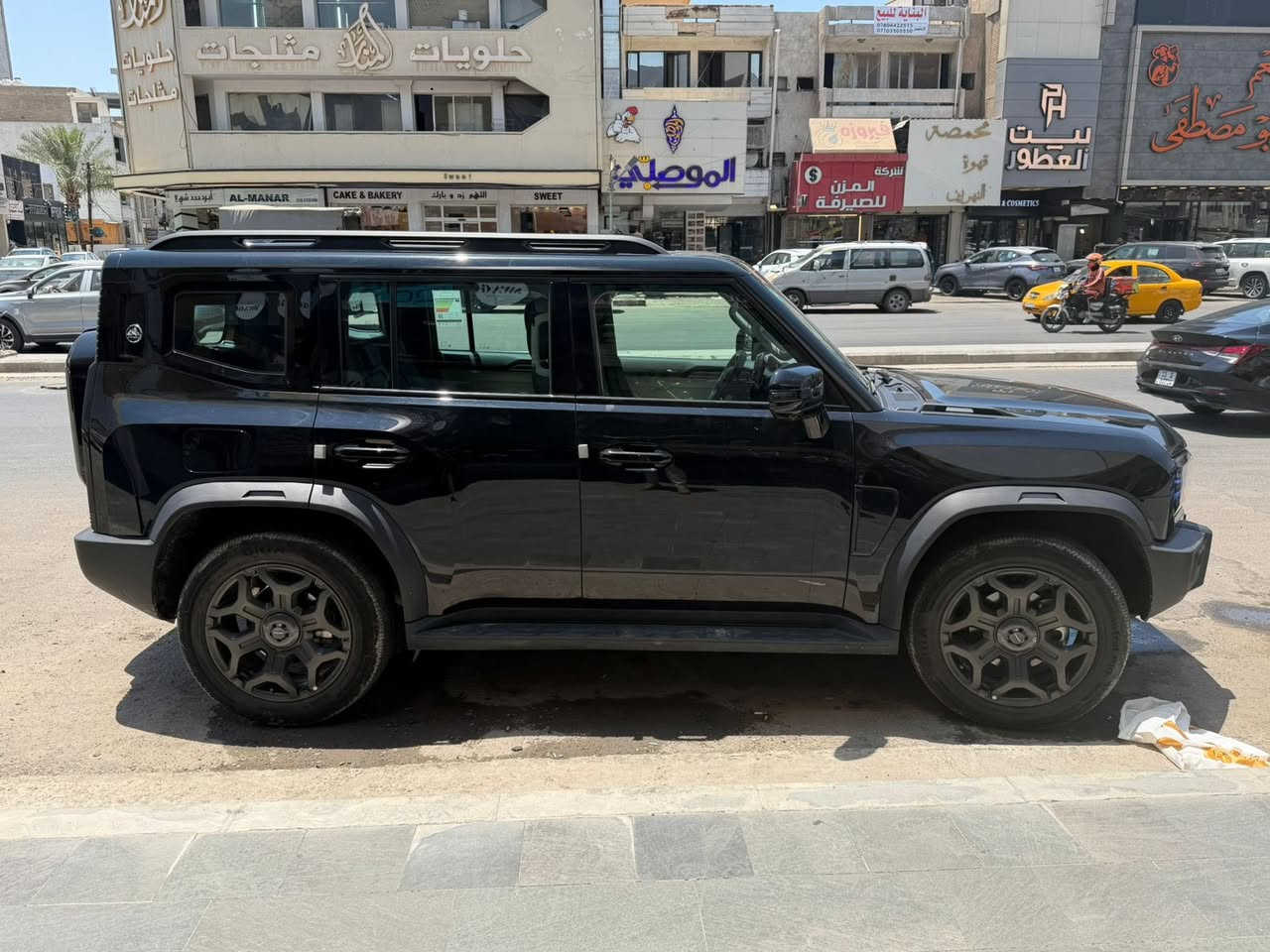 السلام عليكم  
T2 2026 hybrid plug in edition 
عداد المسافة :- 16,000km
لوحـــــــات   :- بغــداد ( تحويــل مباشــر )
المواصفــات  :- فول مواصفات 
الملاحظــات  :- ( فطر جامة سائق ، رصعة في باب خلف السائق ) . 
موقع المركبة  :- بغداد / حي الخضراء 
السعـــر          :- 47,500,000 دينار قابل للتفاوض 

السيــارة كفالــة عامــة من الصبــغ و الحــادث مالك واحد داخل الضمان ….
للاتصال :- ***********
