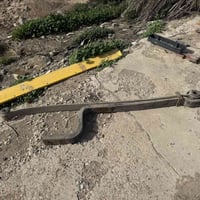 كرسي وفحل مال البه للبيع ٣٠٠ الف وبيهن مجال مال ٨ برغي ٠٧٧١١٩١٣٠٩٩