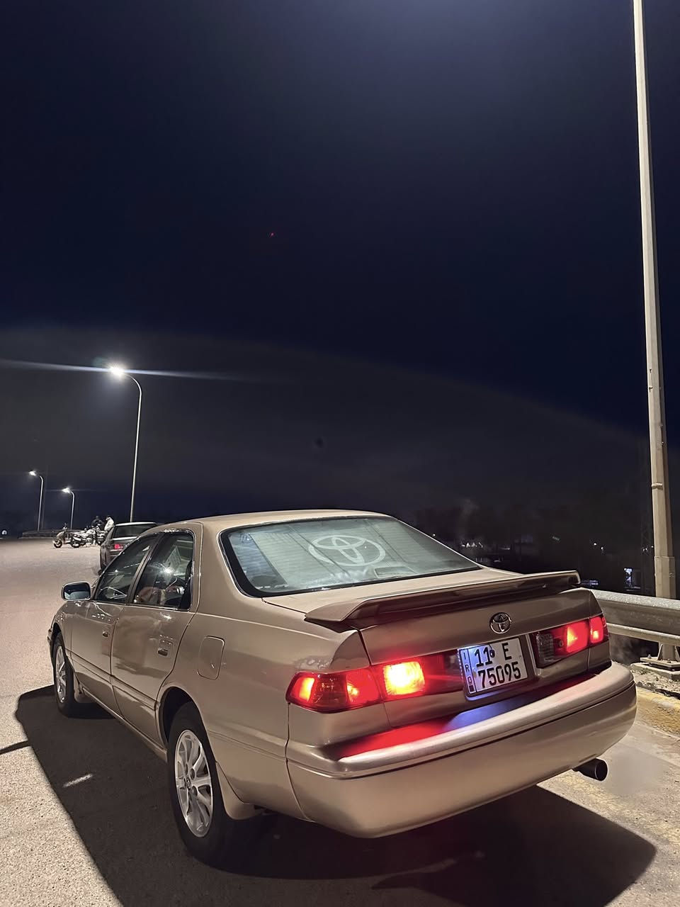 السلام عليكم
كامري موديل 2000 وارد امريكي 

مصبوغة عام حادثها الجاملغ الخلفي بدون دواخل 

كير ومحرك خير من الله 
محرك 2200 ابو الكف 

باتري جديد تخم تاير جديد 

تبريد جديد تدفه شغاله 

سنويه 2027 هزه جديده 

السيارة نقصها الصدر تعبان 

السعر 73 وبيها مجال 

*********** 

*********** 

مكان السيارة صلاح الدين الضلوعية
