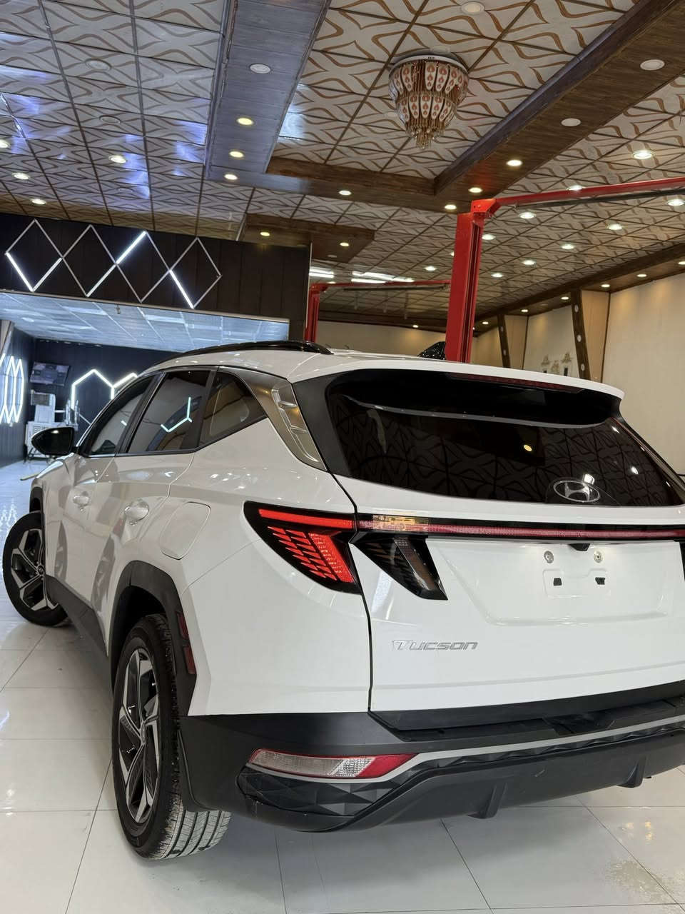 توسان 24 فور ويل
مواصفات فتحة سقف ، باب كهرباء ، تشغيل عن بعد ، كشنات جلد كهرباء تحكم 
محرك 2500 قوي و اقتصادي 
السيارة بحاله ممتازه وجاهزة للاستخدام بدون اي مصاريف
 
قبل لتخابر شوف كل التفاصيل مذكوره بالصور فحص سونار +صور الحادث (علما القمارة انصبغت توحيد لون الضرر فقط مقدمة القمارة مثل ما مبين بالصور وايضا الباب الخلفي انصبغ بدون ضرر)
السياره ماشية ٩ الف و بدون رقم
سعر السيارة 155 بيها مجال بسيط
للتواصل ***********
*********** واتس
