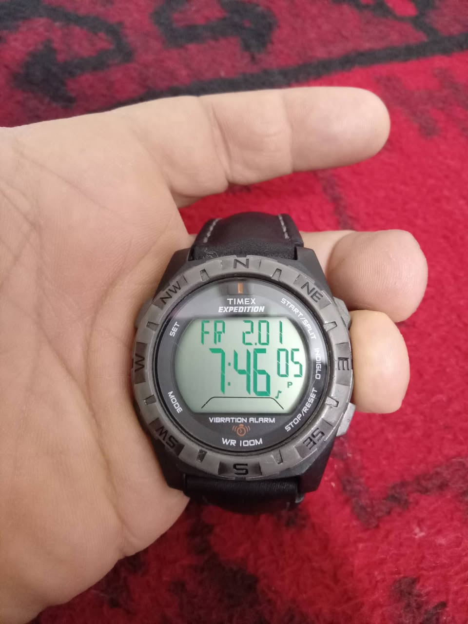 السلام عليكم ساعه تايمكس اصلي بحاله ممتازه نضافتهه 95 كجديد مواصفات متعدده منبه جرس نغمات رجاج  شغال لايت لد ضد الماء 💯 متر على الفحص السعر 75الف العنوان بغداد الحريه الاستفسار الاتصال ***********
