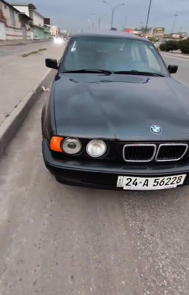 سلام عليكم رمضان كريم
بي ام موديل 1991 فول 1/1مواصفات 
محرك 6 جديد بل باكيت 
كير توماتيك 
لايتات عدسة
بدون خياس 
تنته بنرامة
عدة كاملة 
لون اسود كذابي 
رقم دهوك غرامات صفر كلو جديد
كهربائيات كلو شغال ولا كلوب بل دشبول مشتغل
اضوية كامل شغالة خارجية داخلية
بل واقع احلى منل صورة والسعر 85 وبيها مجال الشراي يجي واتساب او يتصل رقم الهاتف ‏‪***********‬‏ مكان السيارة نينوى موصل, نينوى
