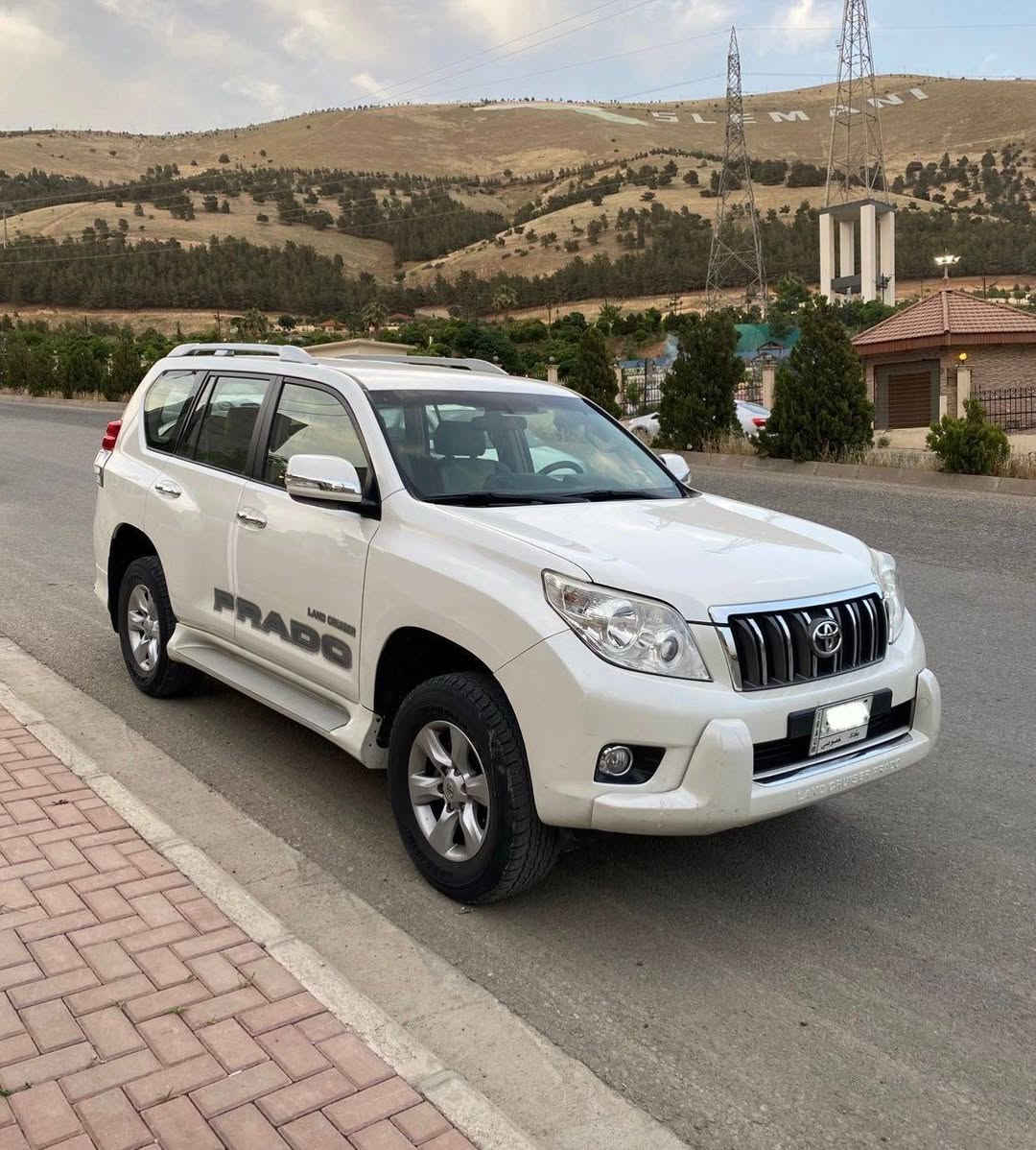 السلام عليكم شباب برادو2010 كفاله عامه من الصبغ حتا الدعاميات بيها باردشي بصيط موضح بل صوره وشويه جرادبل قماره شاشه وكامرات أماميه وخلفيه ماشيه 197بسمي صار4سنوات عندي اومراوس سبورتج حديث السعر208اوبيها مجال بصيط للستفسار***********
